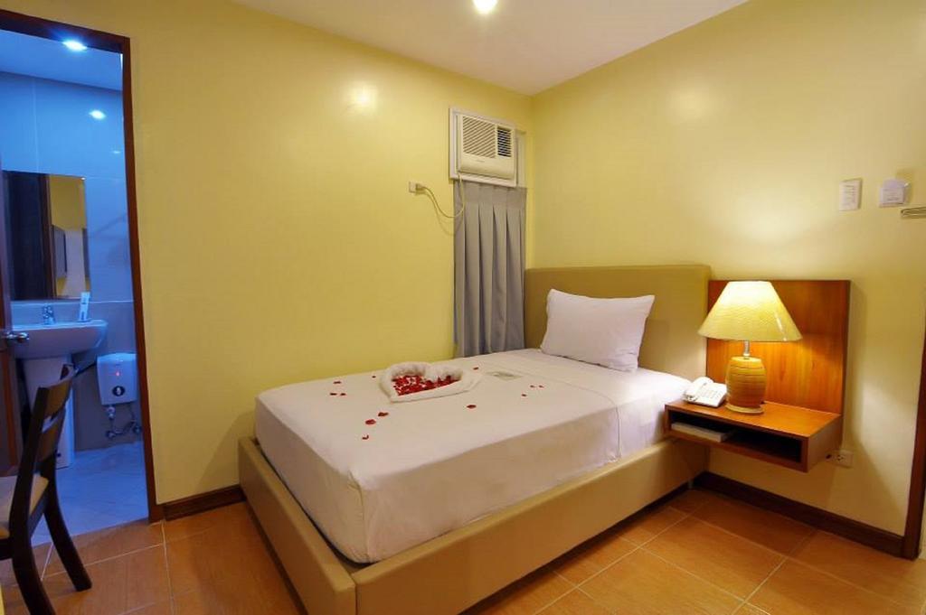 The Well Hotel Cebu Room photo